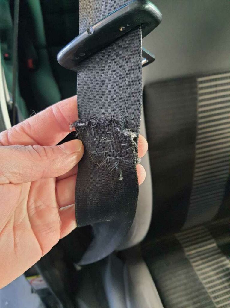 ceinture de sécurité recousue